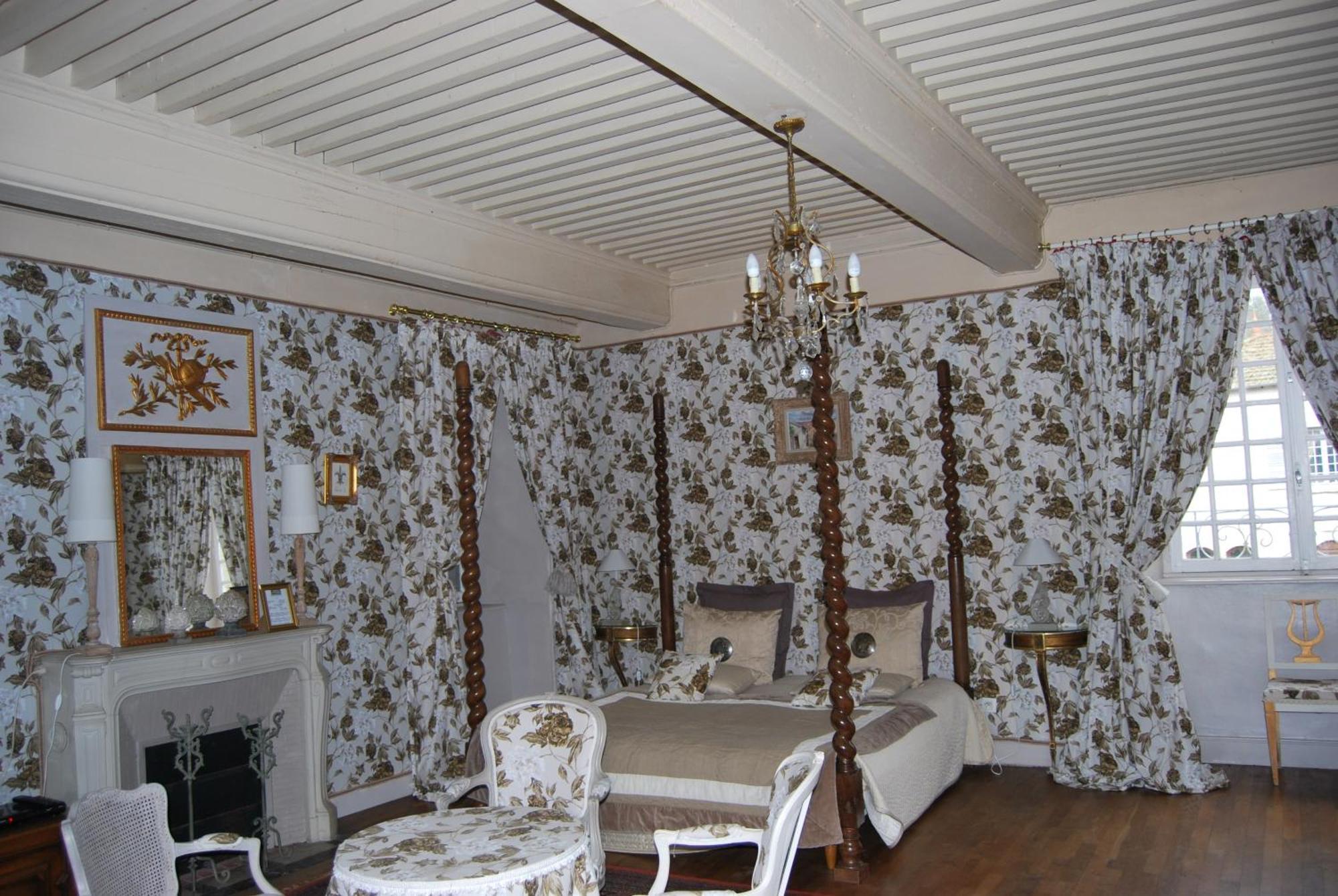 Chateau De Chantelauze Olliergues Room photo