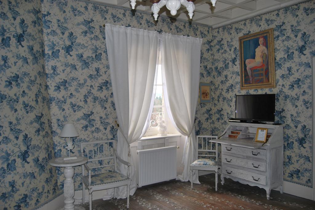 Chateau De Chantelauze Olliergues Room photo