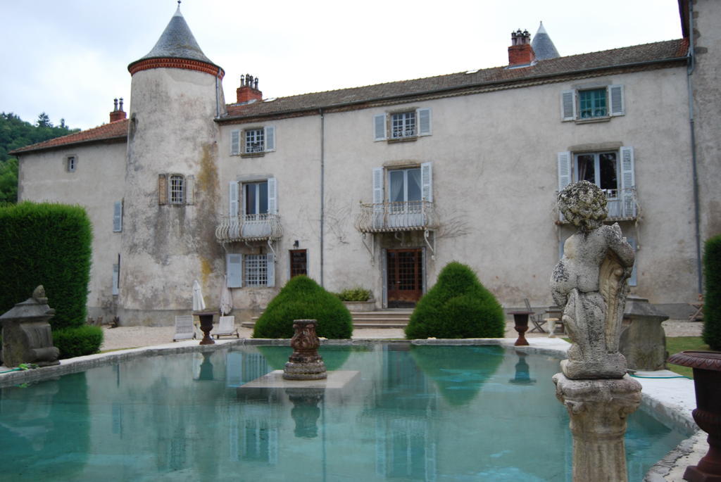 Chateau De Chantelauze Olliergues Exterior photo